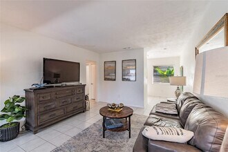 607 Betmor Ln in Palm Harbor, FL - Building Photo - Building Photo