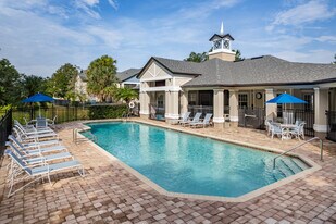 Bristol Lakes Apartments in Mount Dora, FL - Building Photo