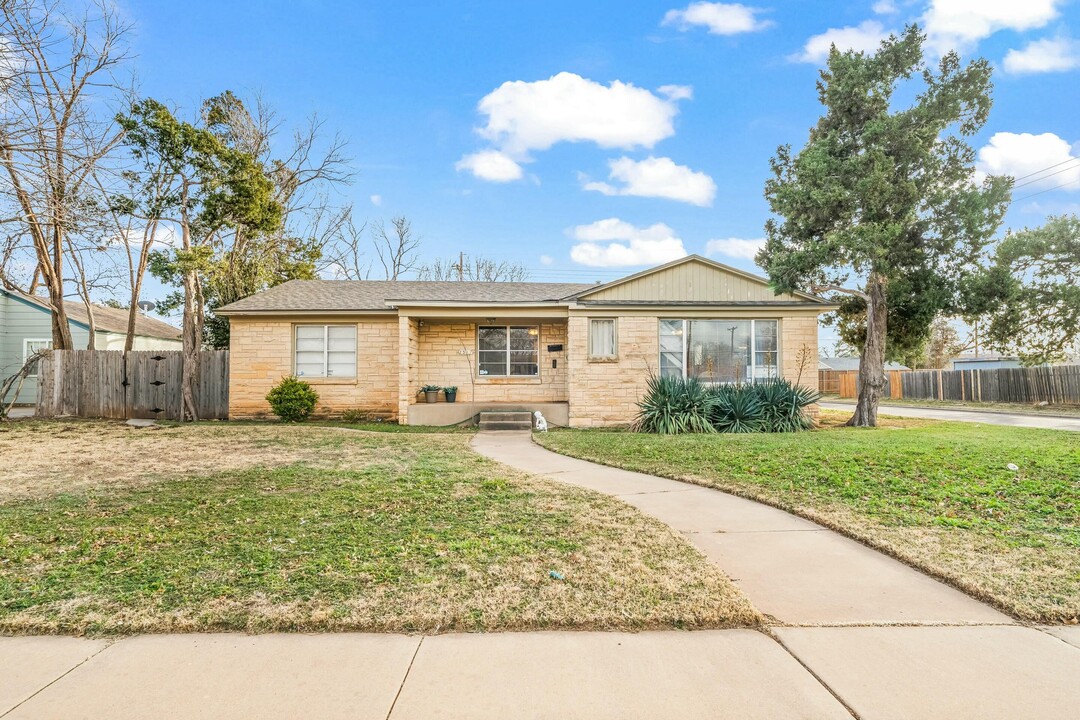 2517 30th St in Lubbock, TX - Building Photo