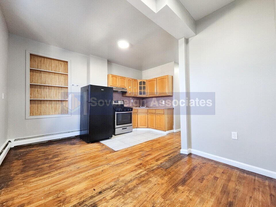 215 W 3rd St-Unit -3B in Mount Vernon, NY - Building Photo