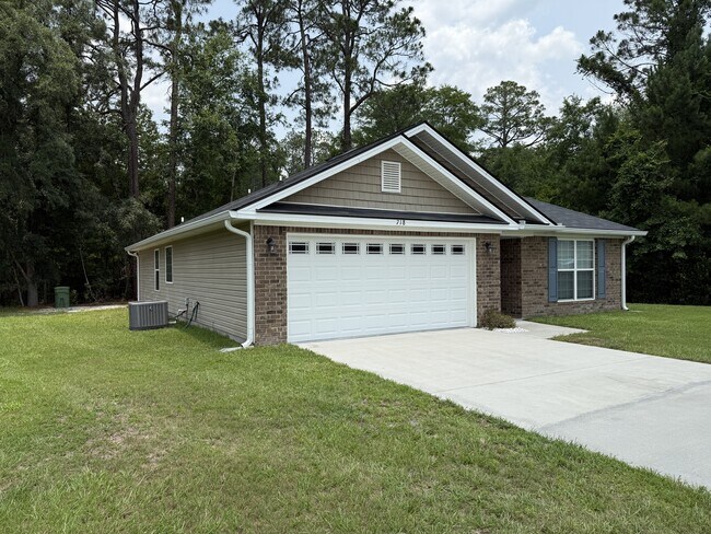 718 Highgrove Ct in Hinesville, GA - Building Photo - Building Photo