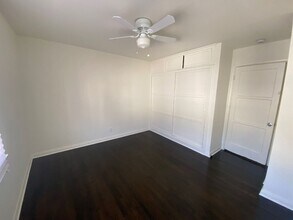 Modern 1BR with Balcony & Parking in Los Angeles, CA - Foto de edificio - Building Photo