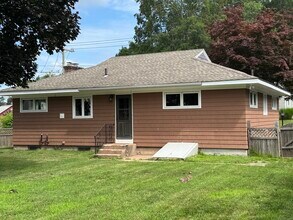 6 Lydall St in Manchester, CT - Building Photo - Building Photo