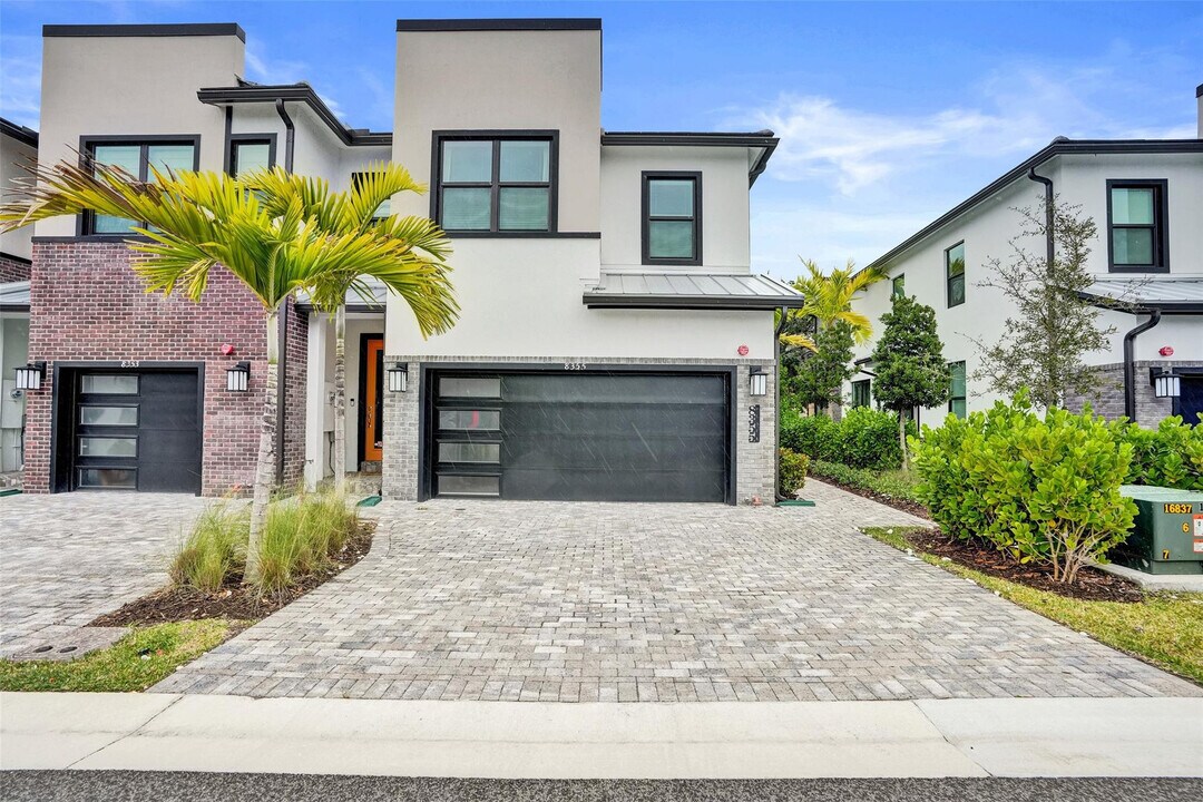 8355 NW 7th Pl in Plantation, FL - Building Photo