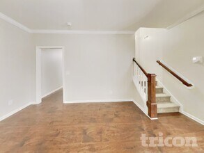 877 Juno Dr in Broadway, NC - Foto de edificio - Building Photo