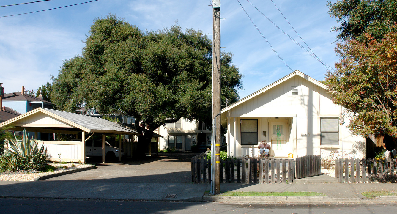 127 Lincoln St in Santa Rosa, CA - Foto de edificio