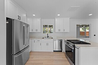 608 E 17th Ave in Escondido, CA - Building Photo - Building Photo