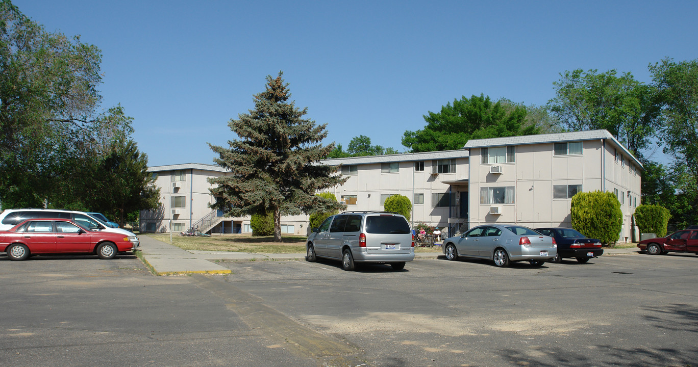 Latah Village in Boise, ID - Building Photo