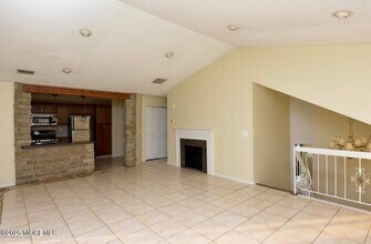 48 Tulip Ln in Freehold, NJ - Foto de edificio - Building Photo