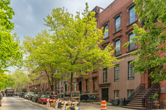 104 Kent St in Brooklyn, NY - Building Photo - Building Photo