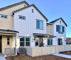 32398 Brunello Way in Temecula, CA - Building Photo