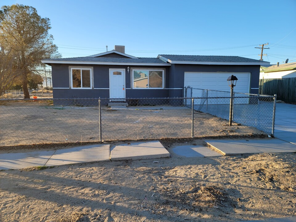 38081 Fairway Ave in Yermo, CA - Building Photo