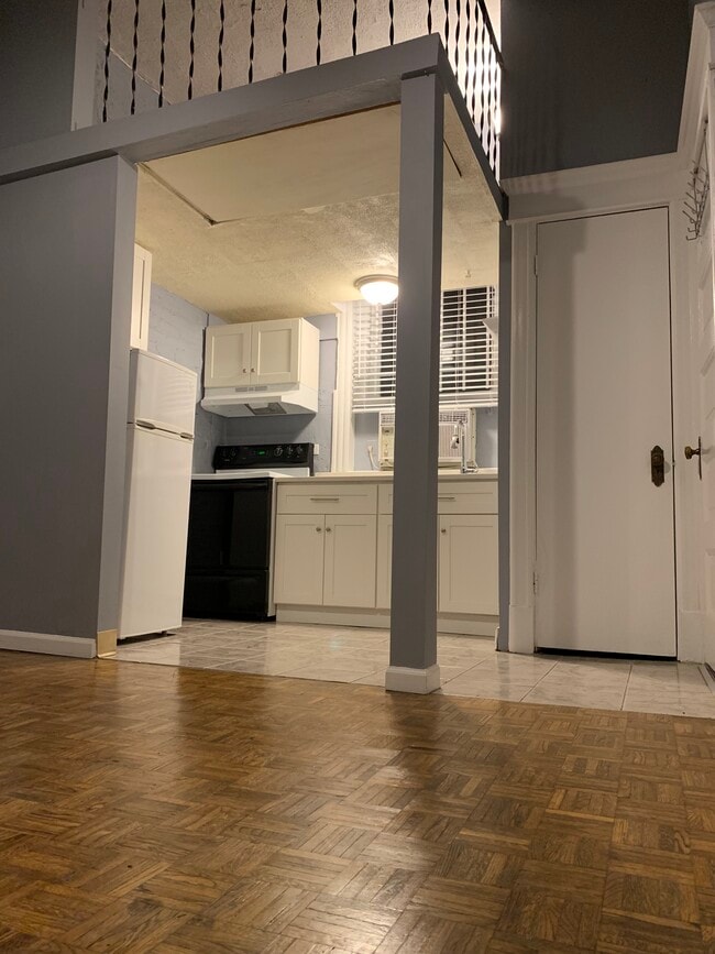 property at 2800 N Pine Grove Ave