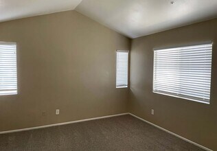 135586 W Maui Ln in Surprise, AZ - Building Photo - Building Photo