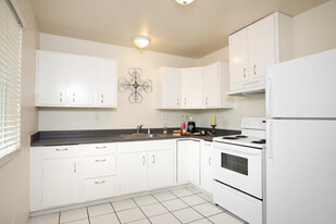 906 Dainty Avenue in Brentwood, CA - Building Photo