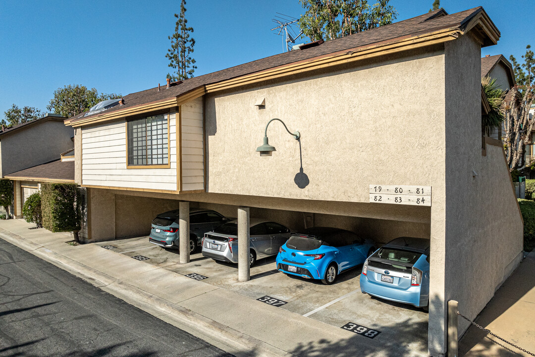 16211 Downey Ave in Paramount, CA - Building Photo