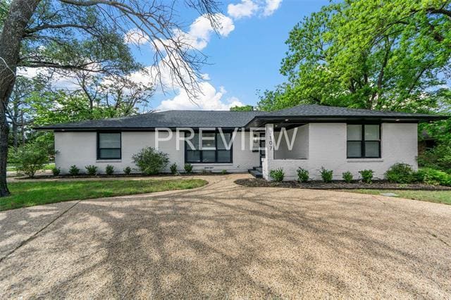 7107 E Mockingbird Ln in Dallas, TX - Building Photo