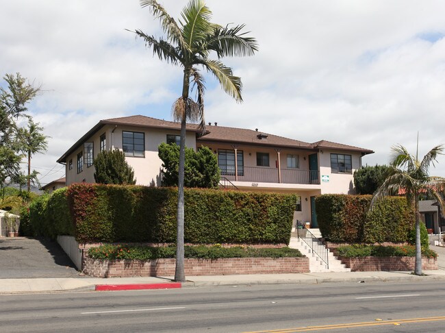 2844 State St in Santa Barbara, CA - Foto de edificio - Building Photo