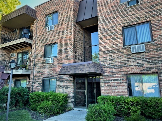3523 Central Rd in Glenview, IL - Building Photo