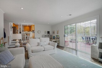 8409 Reflection Ln in Vienna, VA - Building Photo - Building Photo