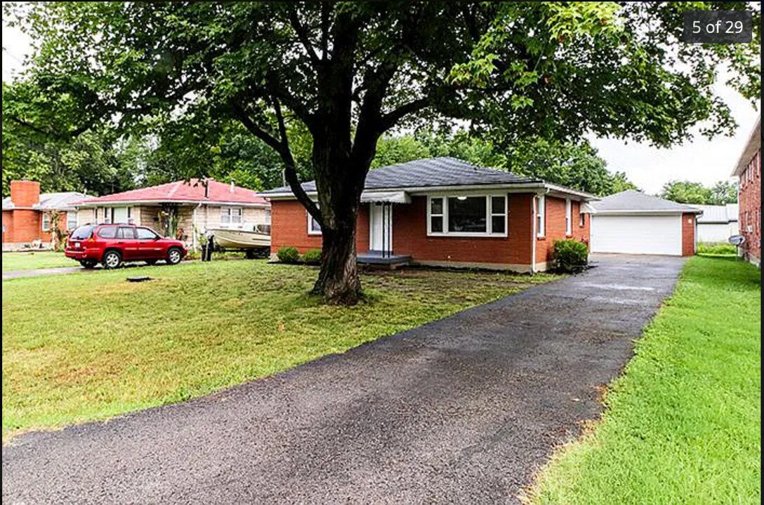 4801 Oak Park Dr in Louisville, KY - Building Photo