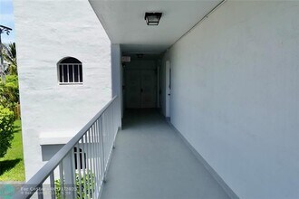 800 E Camino Real in Boca Raton, FL - Building Photo - Building Photo