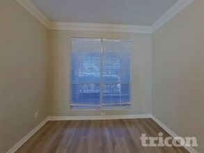 300 Westbrook Dr in Arlington, TX - Building Photo - Building Photo