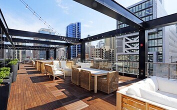 688 N LaSalle St, Unit 688 N Lasalle in Chicago, IL - Building Photo - Building Photo