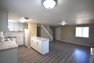 157 1/2 E Rose St in Lebanon, OR - Building Photo - Building Photo