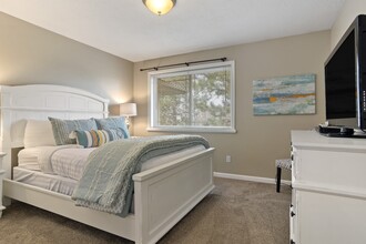 674 E Union Pines Ct in Sandy, UT - Foto de edificio - Building Photo