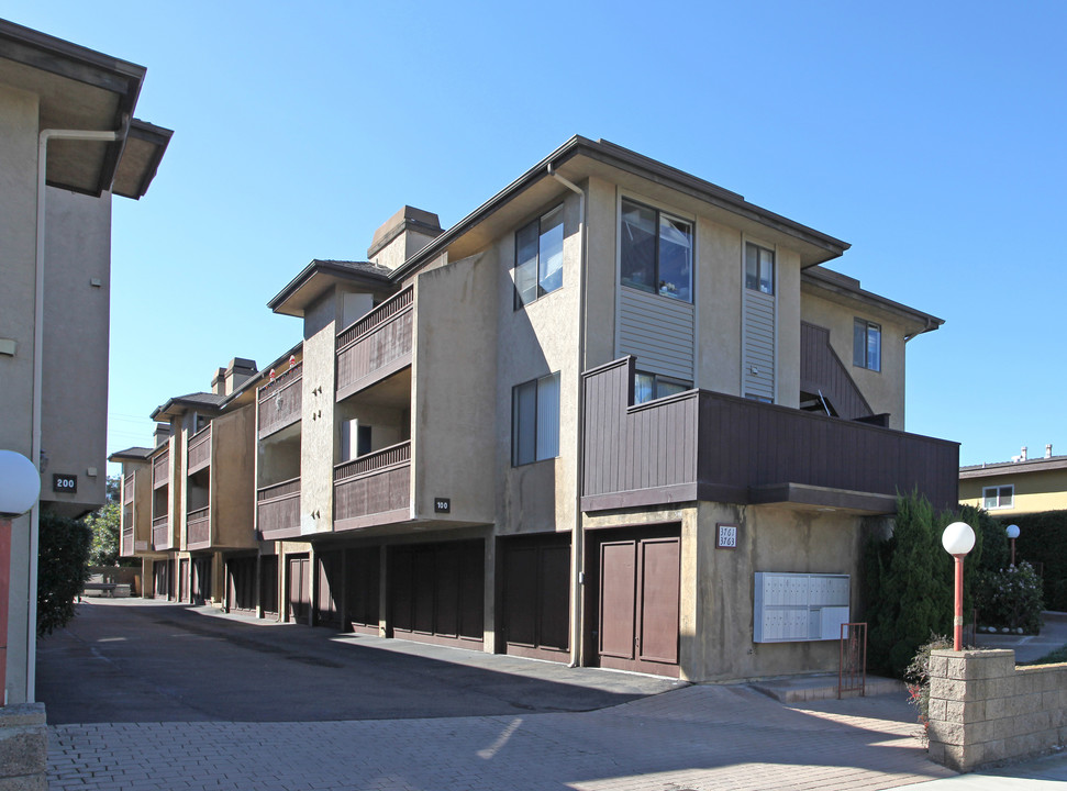 Harbor Villas in San Diego, CA - Building Photo