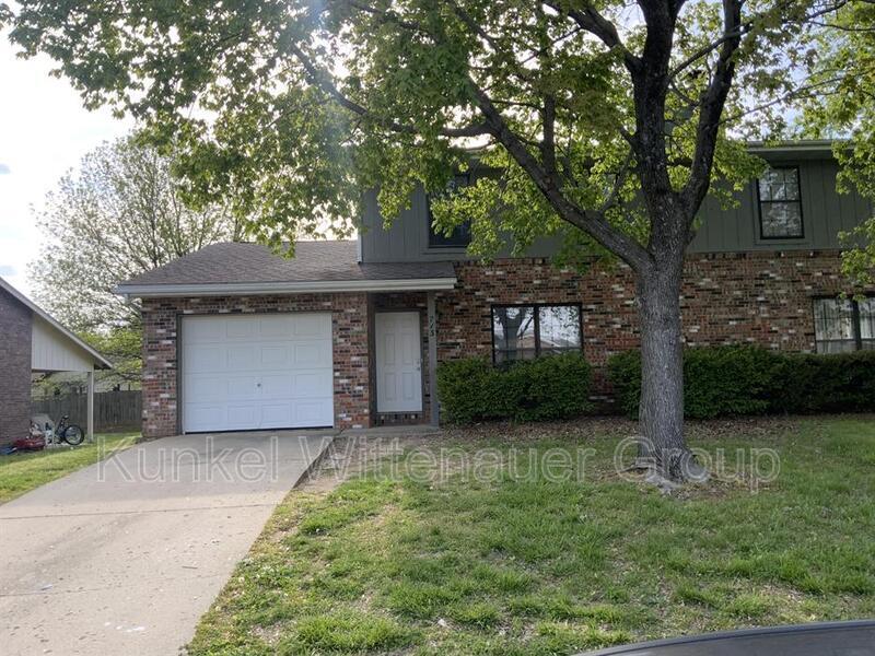 713 Plankway Dr in Belleville, IL - Building Photo
