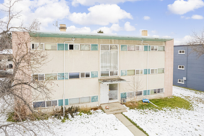 2724 40th St SW in Calgary, AB - Building Photo - Building Photo