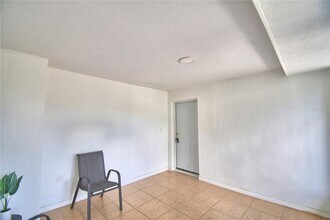 2405 Roslyn Ln in Lakeland, FL - Building Photo - Building Photo