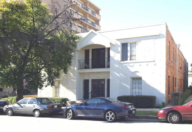 Isabel Apartments in Glendale, CA - Foto de edificio - Building Photo