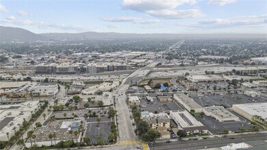 231 E Burbank Blvd, Unit 107 in Burbank, CA - Building Photo - Building Photo