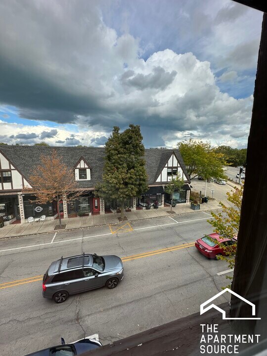 896 Green Bay Rd in Winnetka, IL - Building Photo