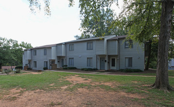 Sharon Lakes in Charlotte, NC - Building Photo - Building Photo