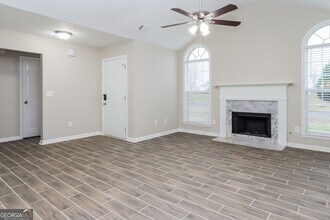 312 Harris Ave in Locust Grove, GA - Foto de edificio - Building Photo