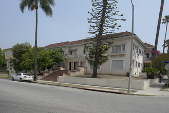 1400 N Hobart Ave in Los Angeles, CA - Building Photo - Building Photo