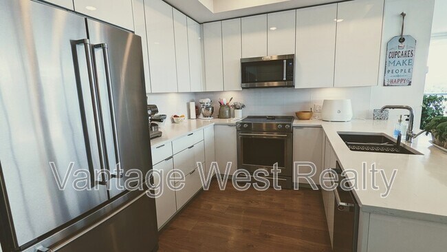 1232 Ellis St in Kelowna, BC - Building Photo - Building Photo