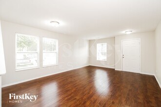 1411 Phifer-Luther Ct in Greensboro, NC - Foto de edificio - Building Photo