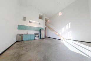 1313 Sunset in Los Angeles, CA - Building Photo