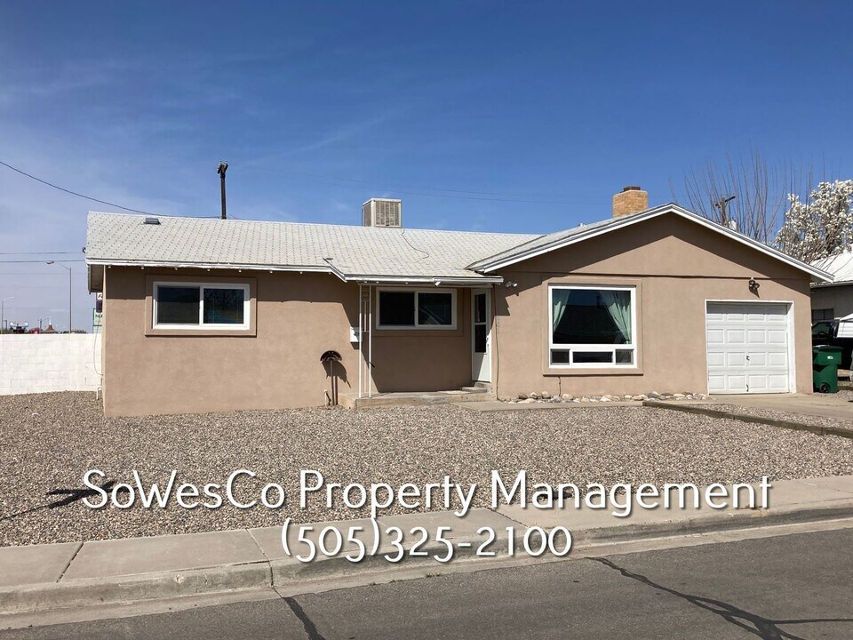 2001 Mesa Verde Ave in Farmington, NM - Building Photo