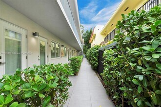 740 Meridian Ave, Unit 25 in Miami Beach, FL - Building Photo - Building Photo