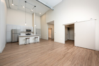 Canal Overlook Apartments in Indianapolis, IN - Building Photo - Interior Photo