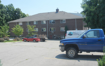 Amesbury Gardens in Amesbury, MA - Building Photo - Building Photo