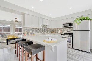 Palm View Village (Furnished Units Available) in Torrance, CA - Building Photo