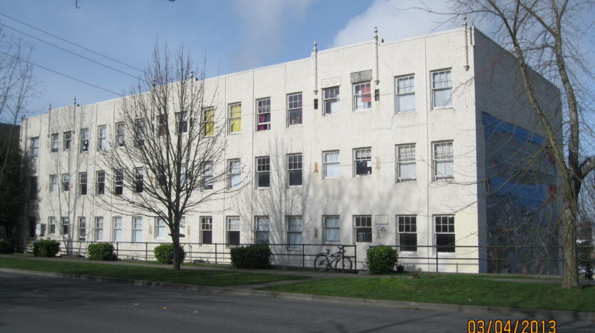 Alamo Apartments in Bellingham, WA - Building Photo