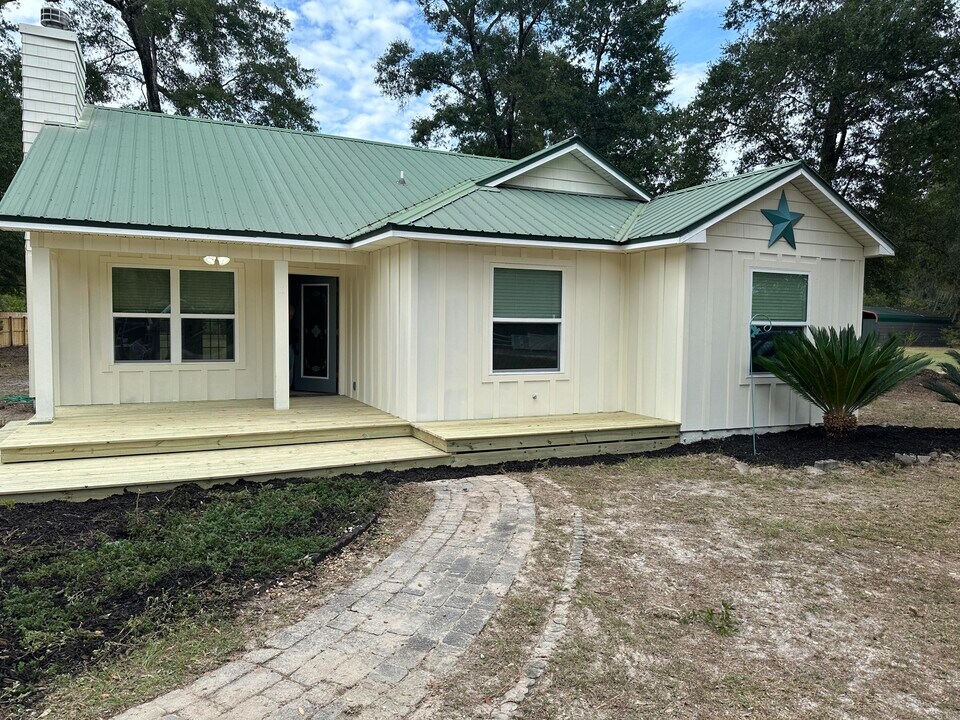 218 Sparkleberry Ln in Freeport, FL - Building Photo